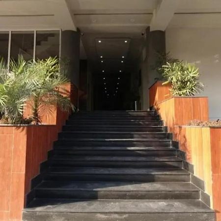 Furnished One-Bedroom Apartment For Rent Lahore Luaran gambar
